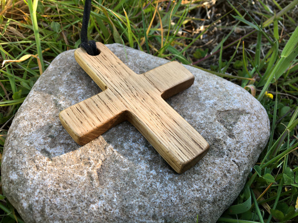 OAK CROSS PENDANT
