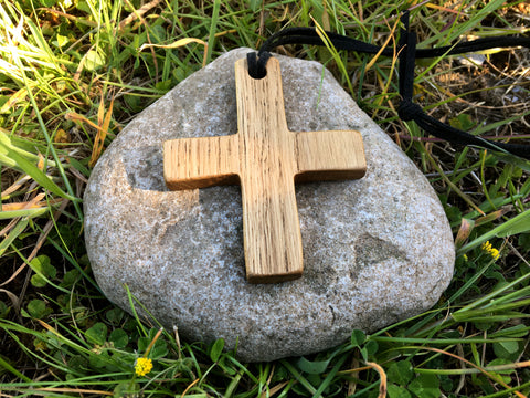 OAK CROSS PENDANT