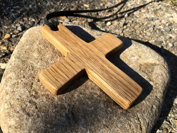 OAK CROSS PENDANT