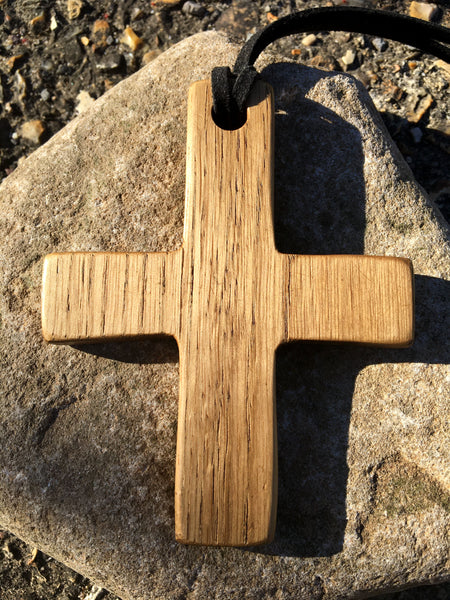 OAK CROSS PENDANT