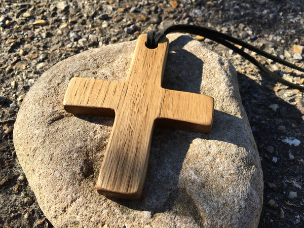 OAK CROSS PENDANT